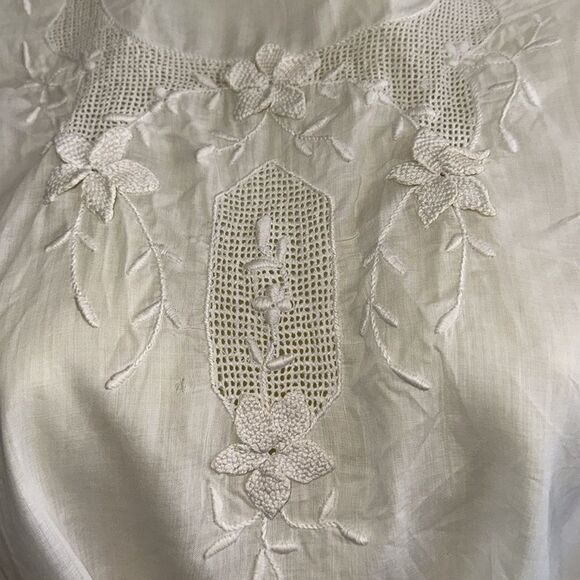 Antique handmade white cotton muslin‎ high neck long sleeve embroidered blouse - Picture 3 of 13